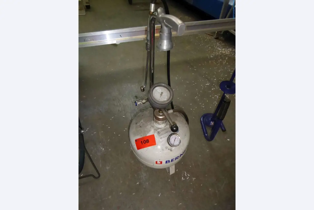 Magazijnliquidatie van een dienstverlenend bedrijf, voertuigen, magazijnuitrusting-3