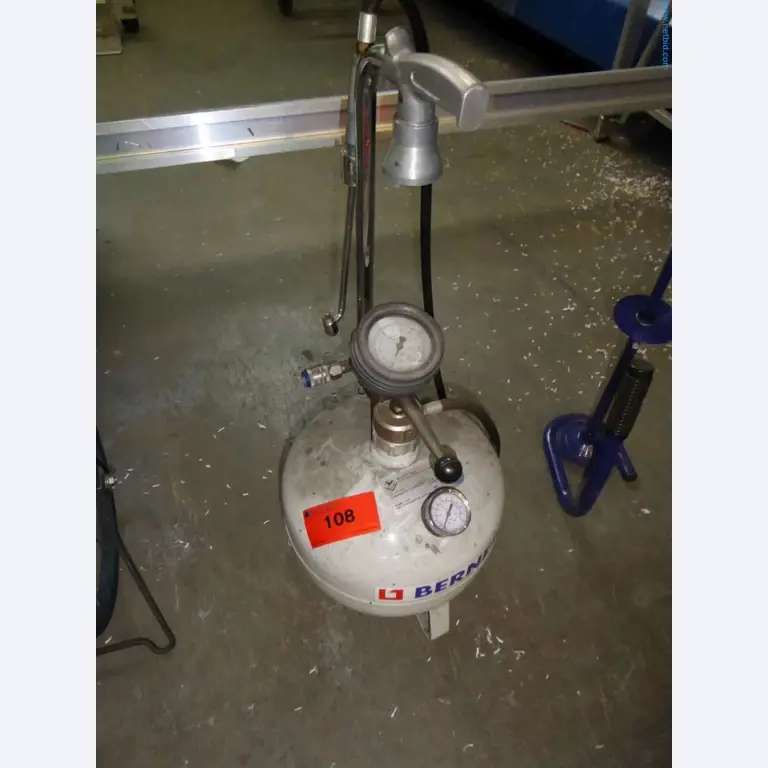 Magazijnliquidatie van een dienstverlenend bedrijf, voertuigen, magazijnuitrusting-3