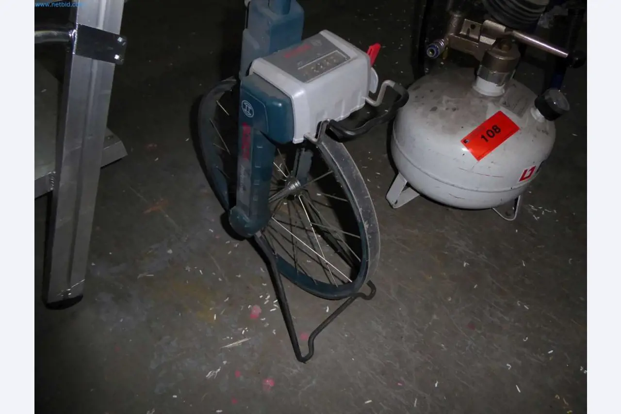 Magazijnliquidatie van een dienstverlenend bedrijf, voertuigen, magazijnuitrusting-5