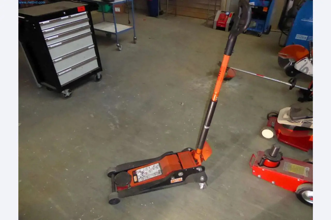 Liquidación de almacén de una empresa de servicios, vehículos, equipos de almacén-2