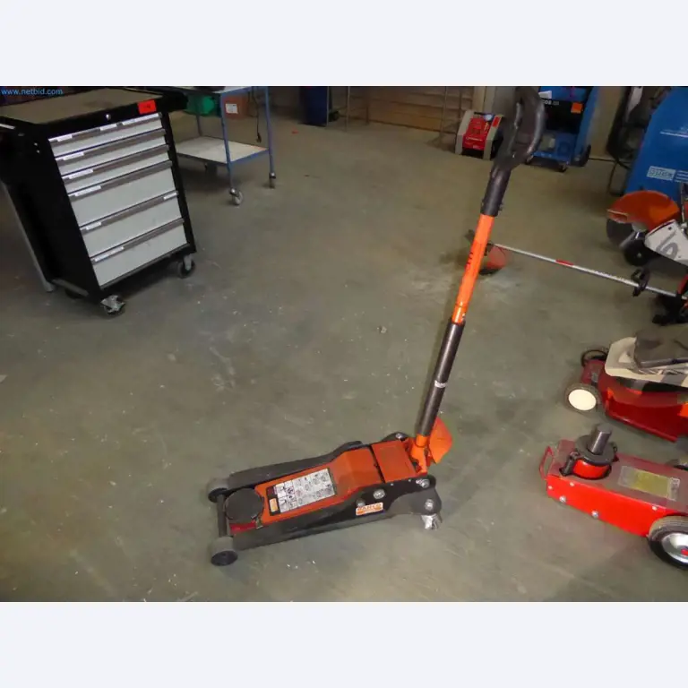 Liquidación de almacén de una empresa de servicios, vehículos, equipos de almacén-2