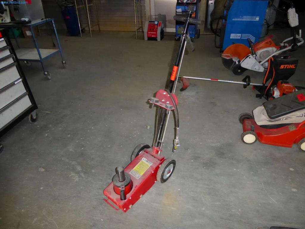 Liquidación de almacén de una empresa de servicios, vehículos, equipos de almacén-3