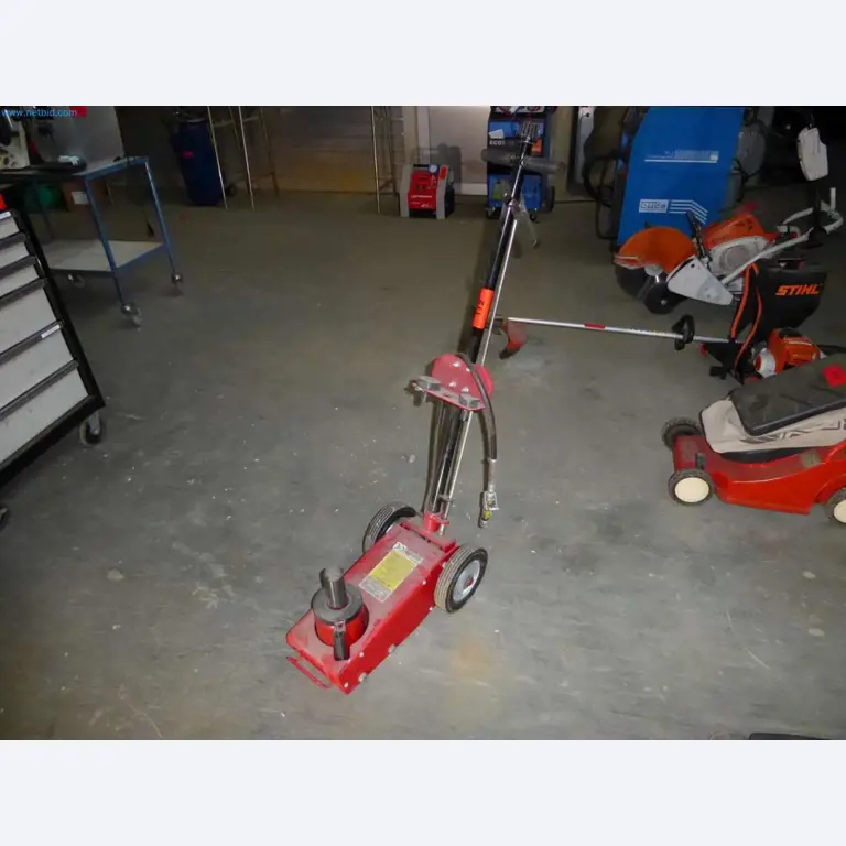 Liquidación de almacén de una empresa de servicios, vehículos, equipos de almacén-3