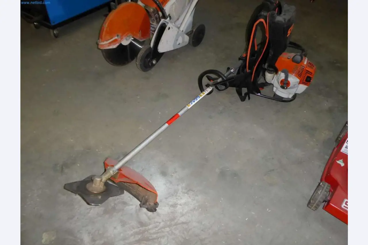 Liquidación de almacén de una empresa de servicios, vehículos, equipos de almacén-1