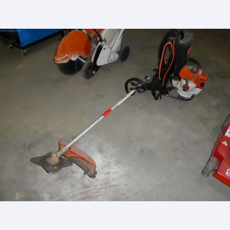 Liquidación de almacén de una empresa de servicios, vehículos, equipos de almacén-1