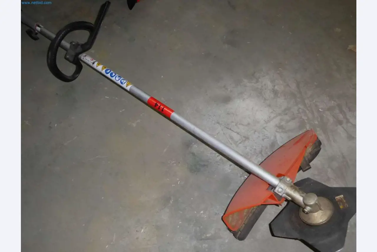 Liquidación de almacén de una empresa de servicios, vehículos, equipos de almacén-3