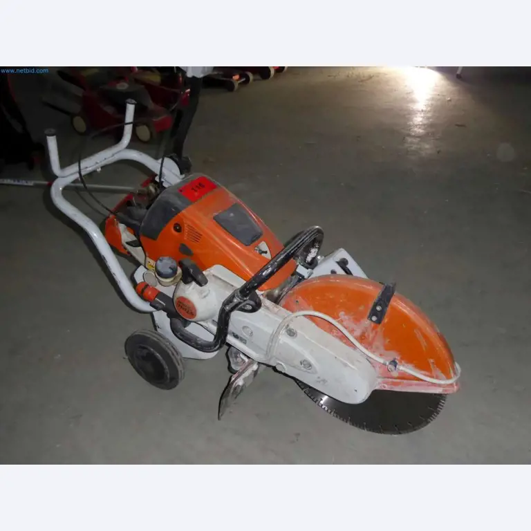 Magazijnliquidatie van een dienstverlenend bedrijf, voertuigen, magazijnuitrusting-3