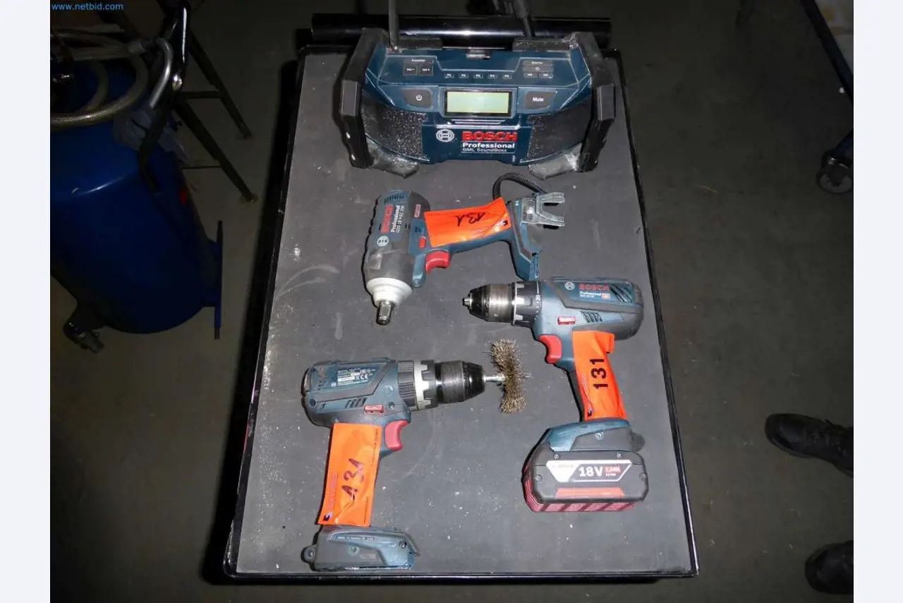 Lagerauflösung eines Dienstleistungsbetriebes, Fahrzeuge, Lagereinrichtung-1