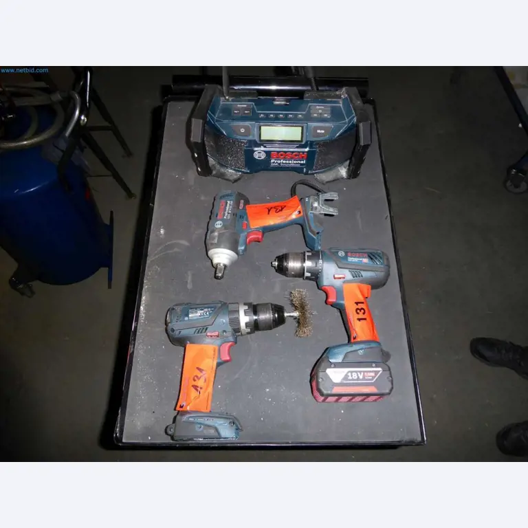 Lagerauflösung eines Dienstleistungsbetriebes, Fahrzeuge, Lagereinrichtung-1