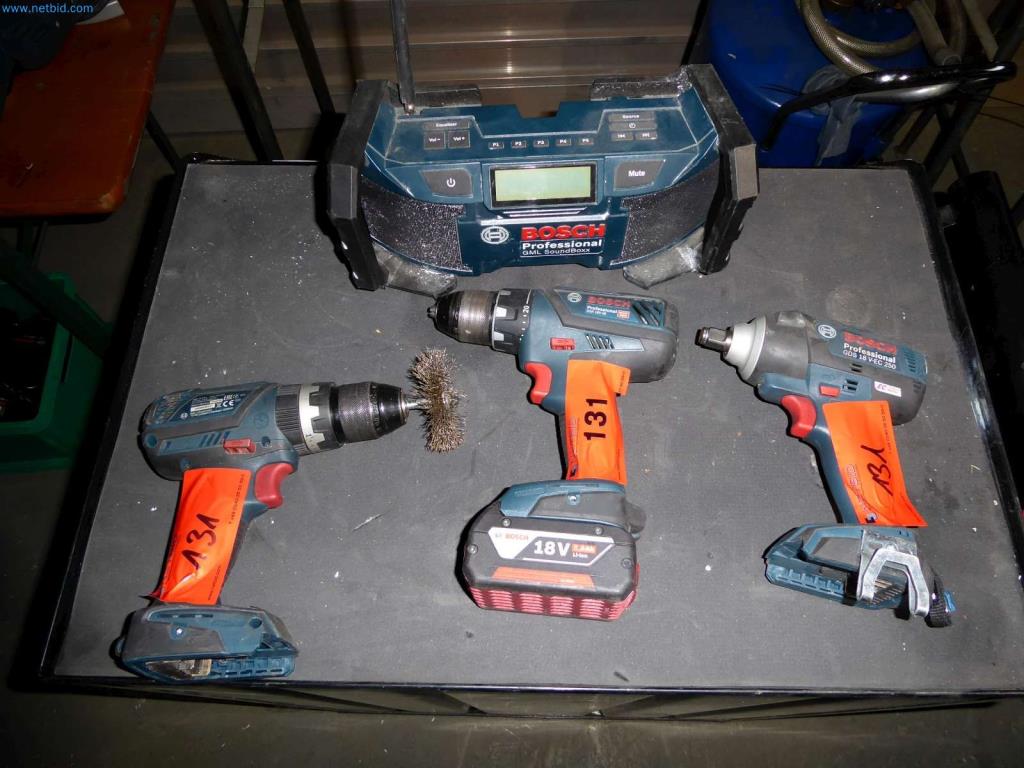 Lagerauflösung eines Dienstleistungsbetriebes, Fahrzeuge, Lagereinrichtung-2