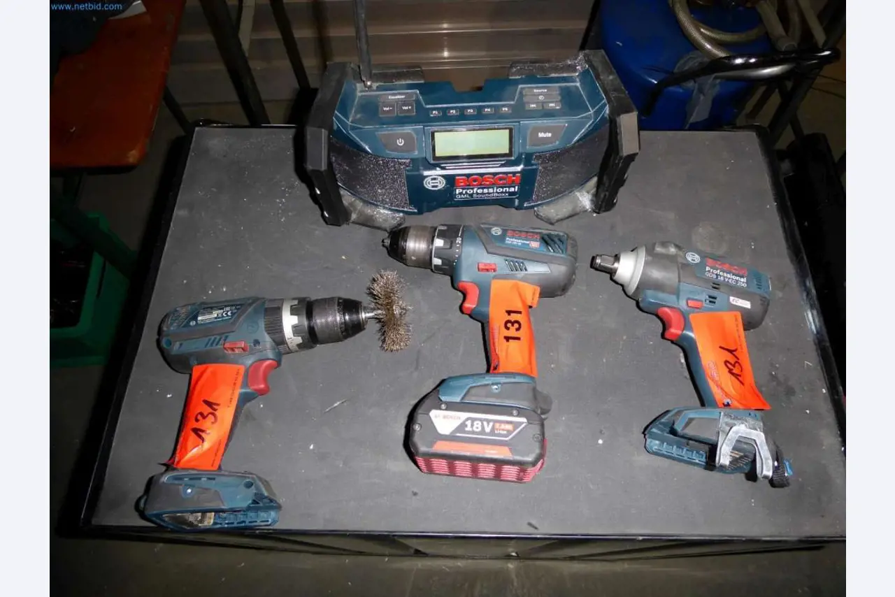 Lagerauflösung eines Dienstleistungsbetriebes, Fahrzeuge, Lagereinrichtung-2