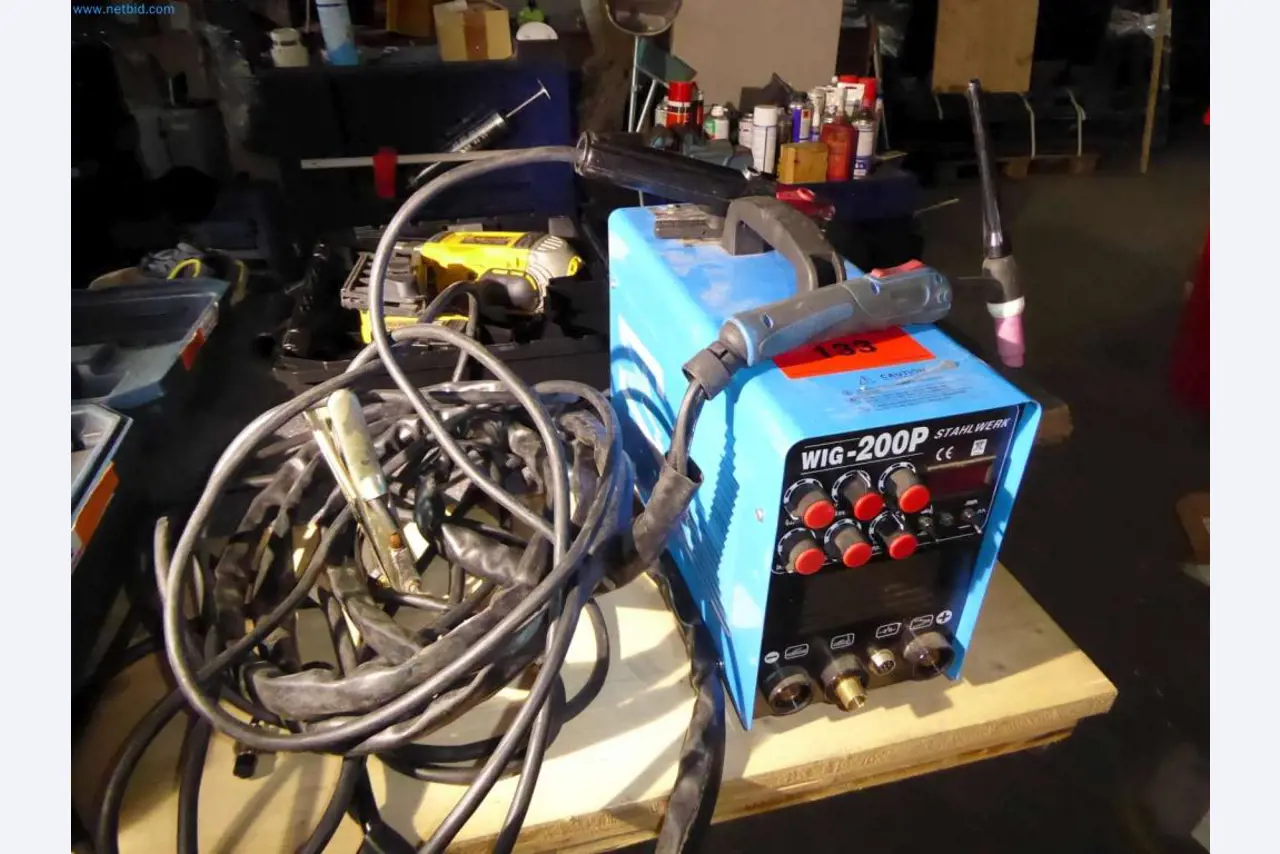 Liquidación de almacén de una empresa de servicios, vehículos, equipos de almacén-1