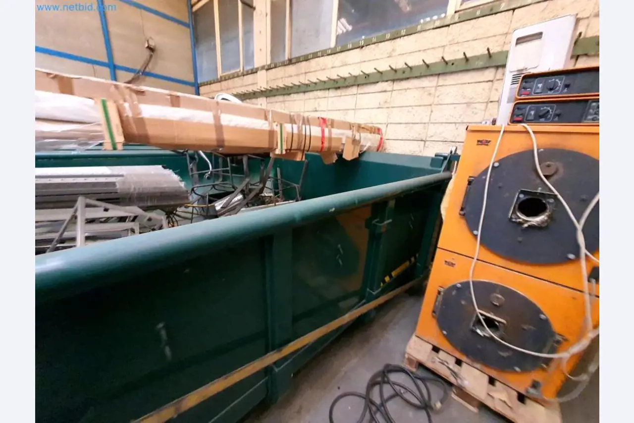 Likwidacja magazynu firmy usługowej, pojazdy, wyposażenie magazynu-10