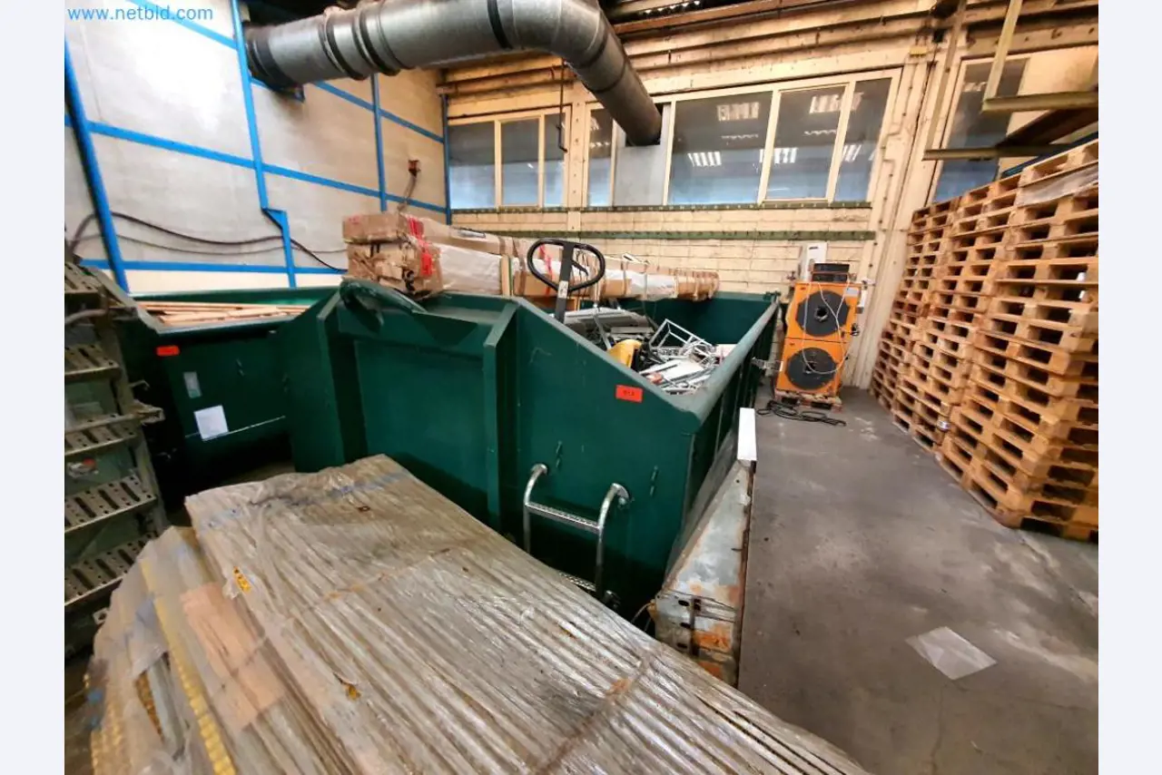 Likwidacja magazynu firmy usługowej, pojazdy, wyposażenie magazynu-11