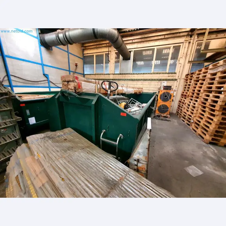 Likwidacja magazynu firmy usługowej, pojazdy, wyposażenie magazynu-11