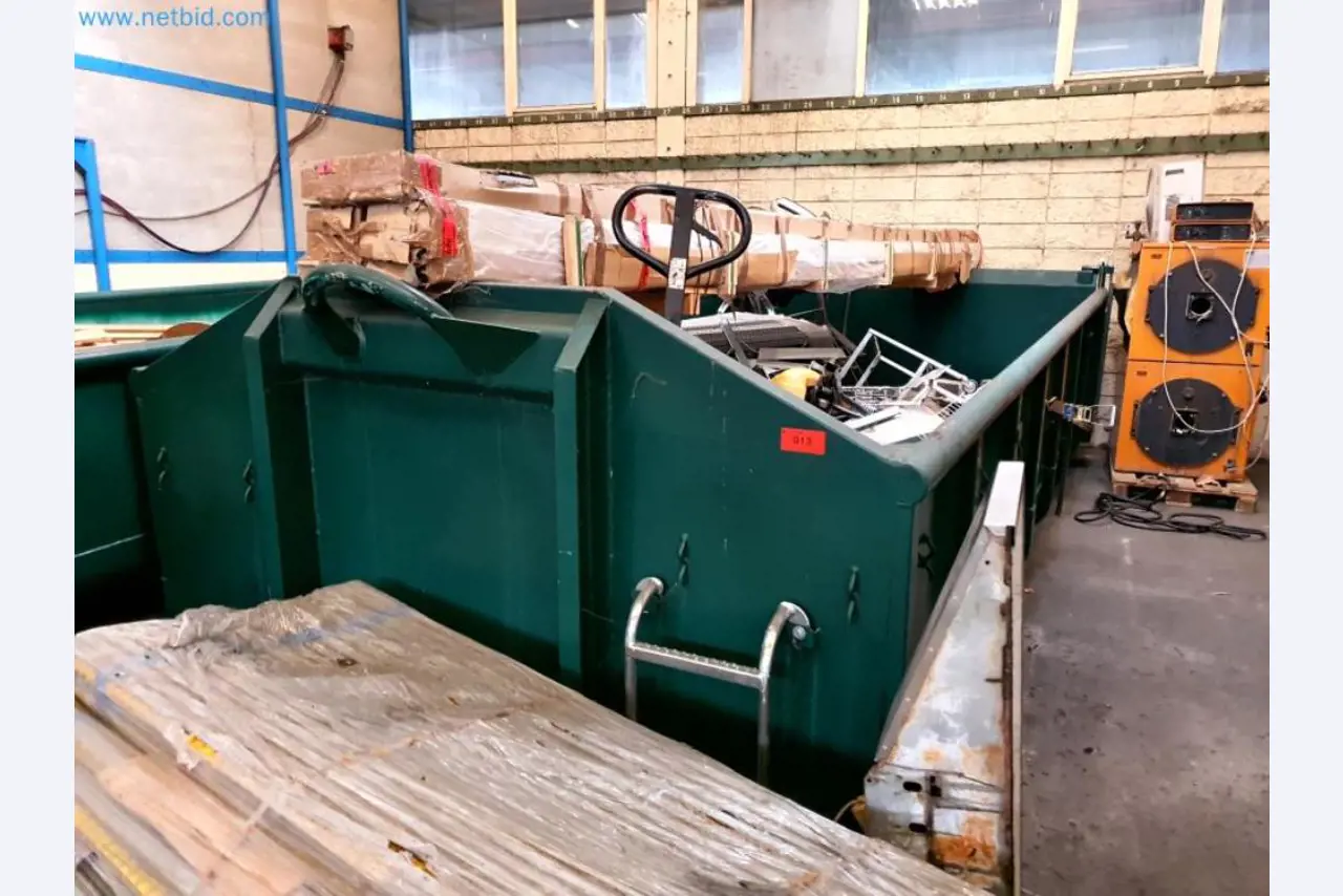 Likwidacja magazynu firmy usługowej, pojazdy, wyposażenie magazynu-12