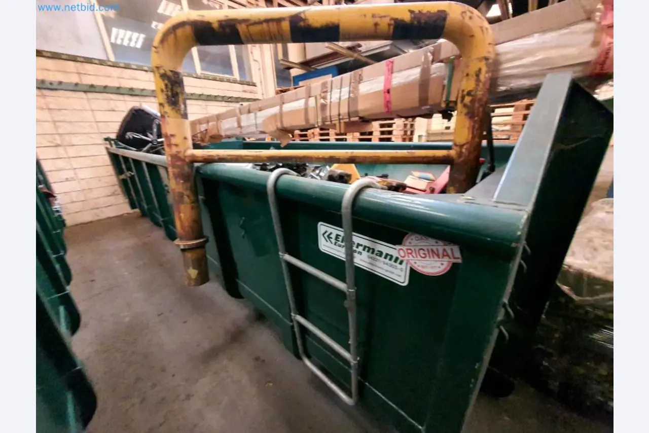 Likwidacja magazynu firmy usługowej, pojazdy, wyposażenie magazynu-13