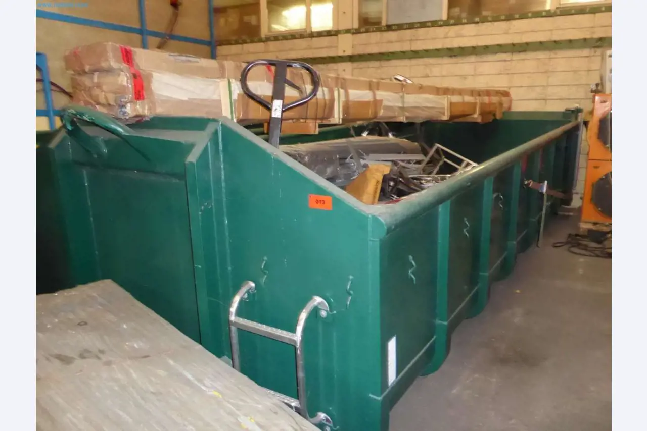 Likwidacja magazynu firmy usługowej, pojazdy, wyposażenie magazynu-2