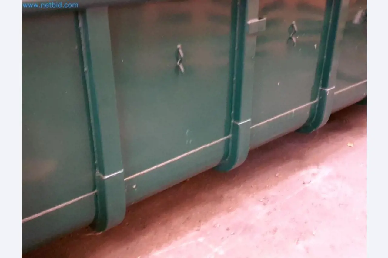 Likwidacja magazynu firmy usługowej, pojazdy, wyposażenie magazynu-5