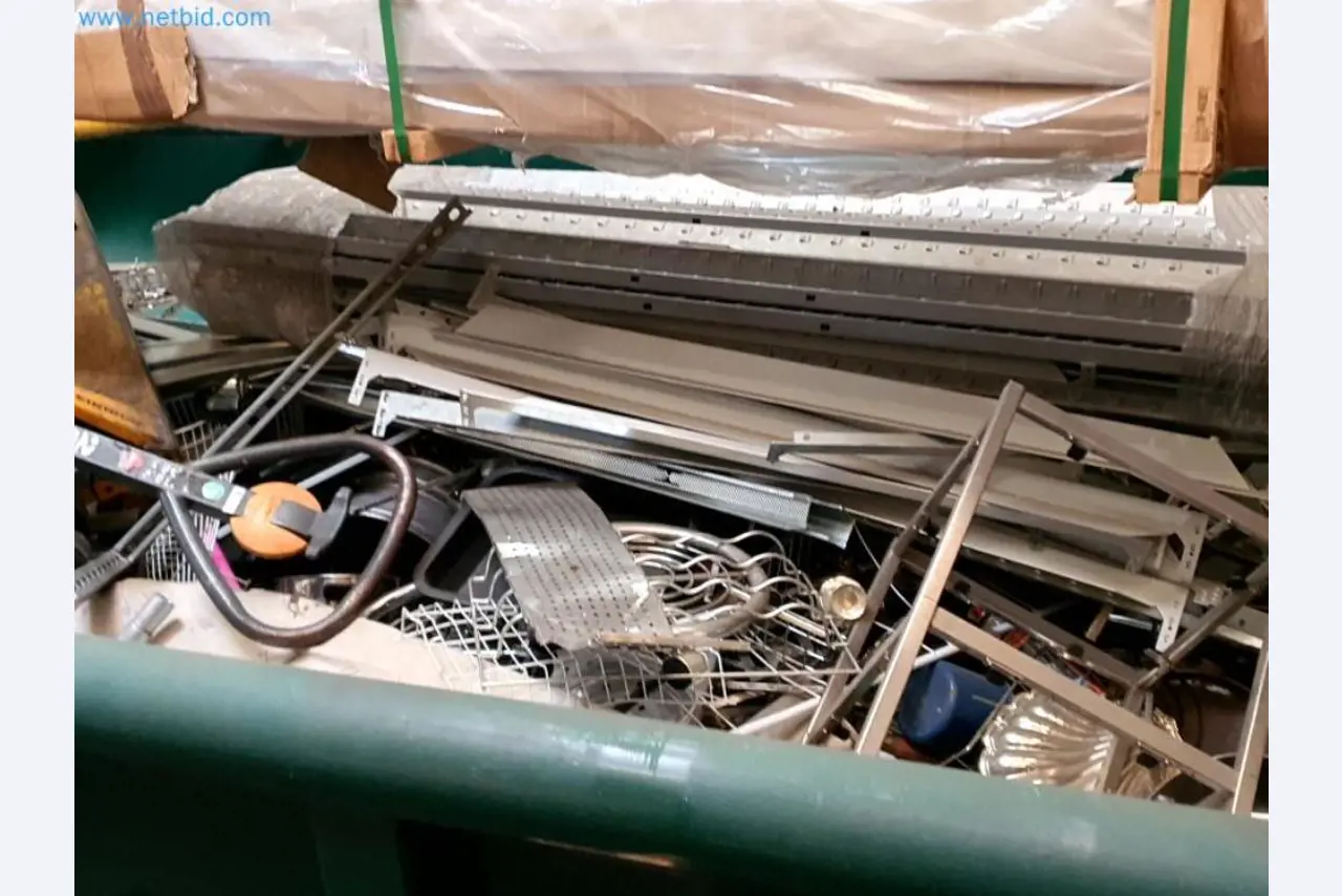 Likwidacja magazynu firmy usługowej, pojazdy, wyposażenie magazynu-7