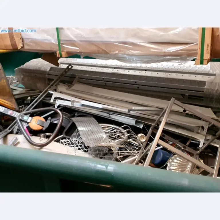 Likwidacja magazynu firmy usługowej, pojazdy, wyposażenie magazynu-7