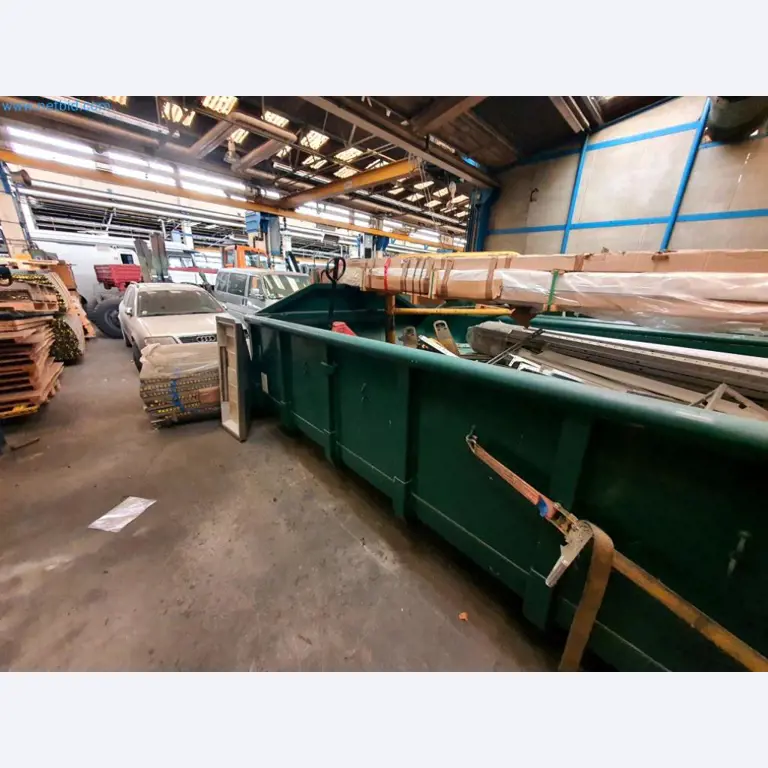 Likwidacja magazynu firmy usługowej, pojazdy, wyposażenie magazynu-8