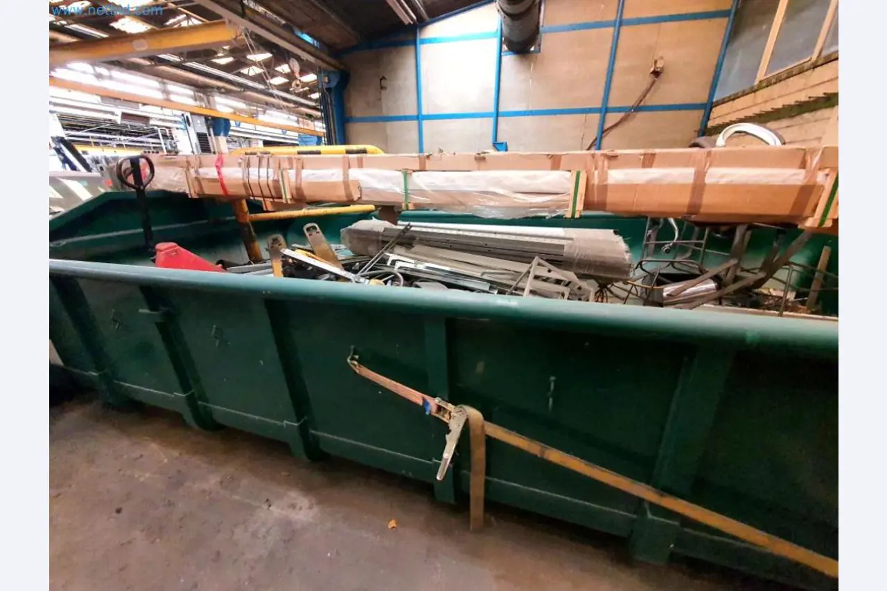 Likwidacja magazynu firmy usługowej, pojazdy, wyposażenie magazynu-9