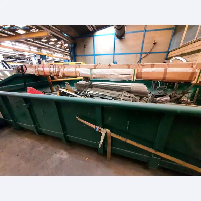 Likwidacja magazynu firmy usługowej, pojazdy, wyposażenie magazynu-9