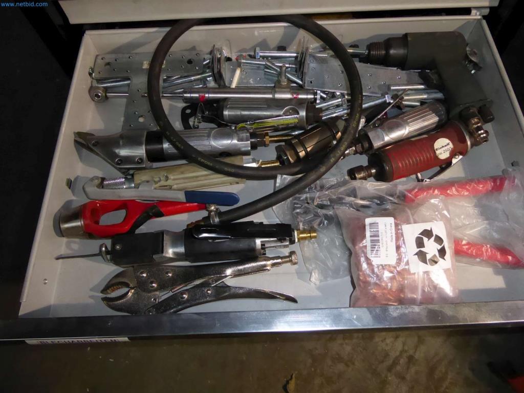 Liquidación de almacén de una empresa de servicios, vehículos, equipos de almacén-3