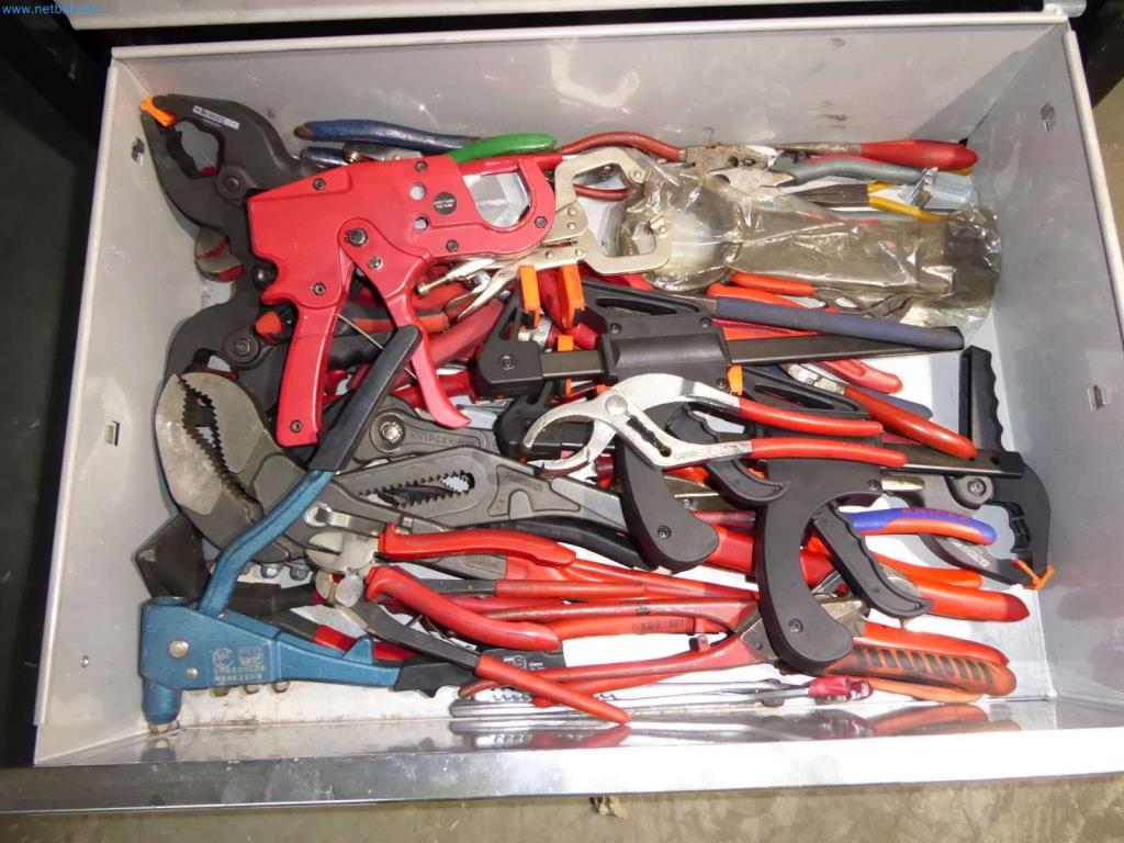 Liquidación de almacén de una empresa de servicios, vehículos, equipos de almacén-7