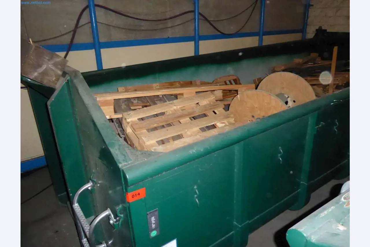 Magazijnliquidatie van een dienstverlenend bedrijf, voertuigen, magazijnuitrusting-1