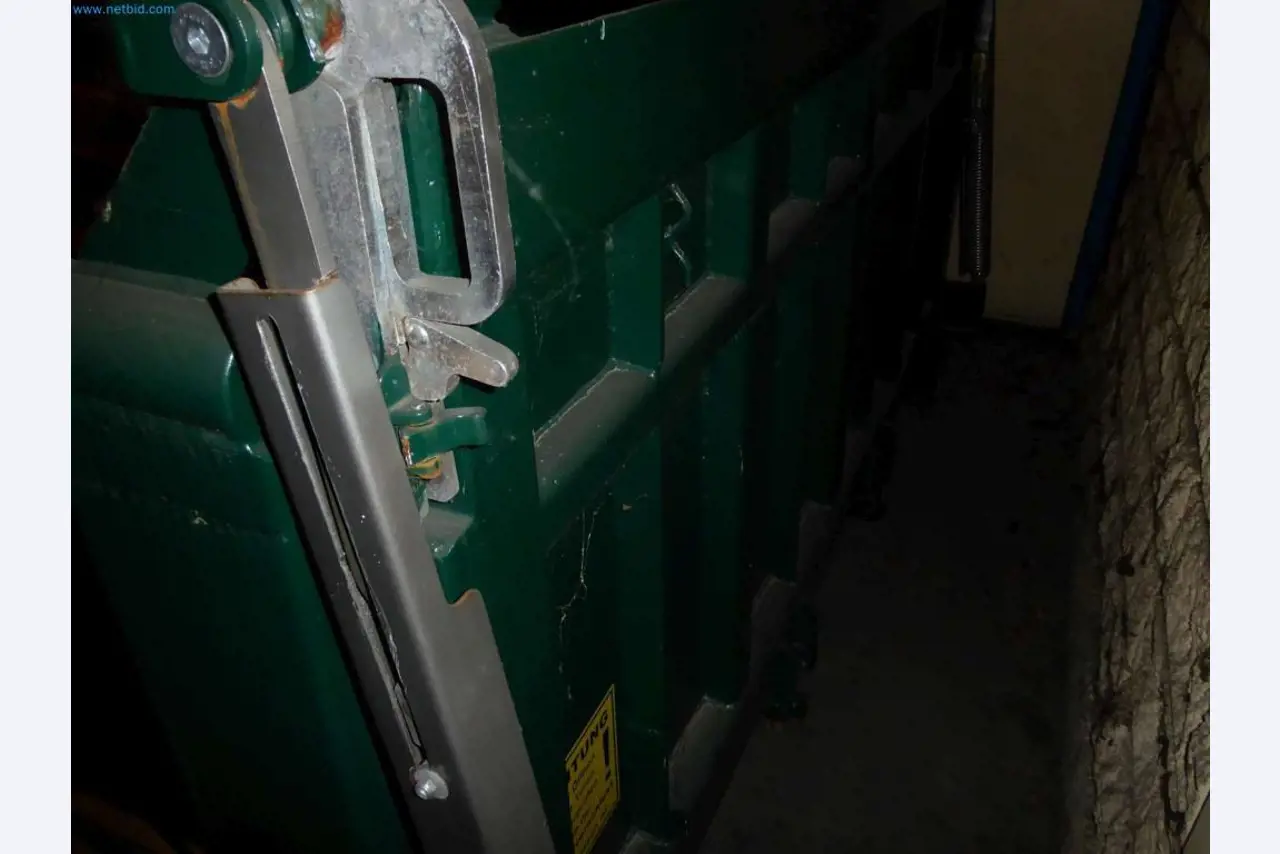 Magazijnliquidatie van een dienstverlenend bedrijf, voertuigen, magazijnuitrusting-3