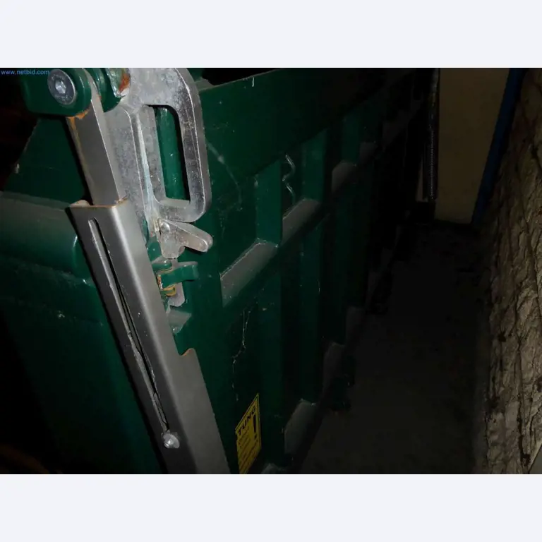 Magazijnliquidatie van een dienstverlenend bedrijf, voertuigen, magazijnuitrusting-3