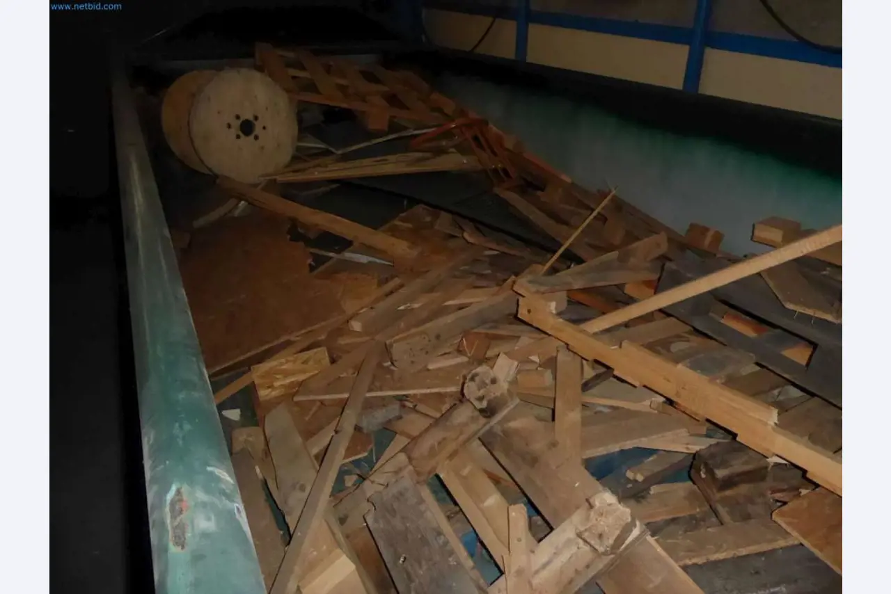 Magazijnliquidatie van een dienstverlenend bedrijf, voertuigen, magazijnuitrusting-4