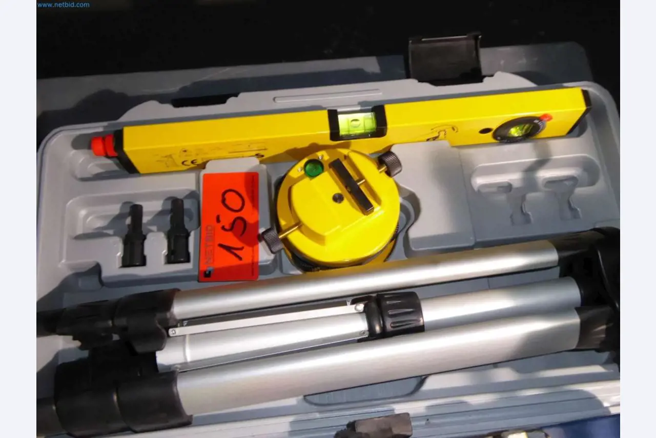 Liquidação de armazém de uma empresa de serviços, veículos, equipamento de armazém-2