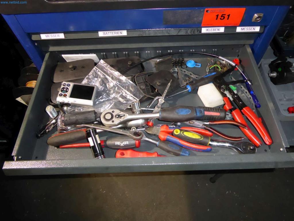 Likwidacja magazynu firmy usługowej, pojazdy, wyposażenie magazynu-3