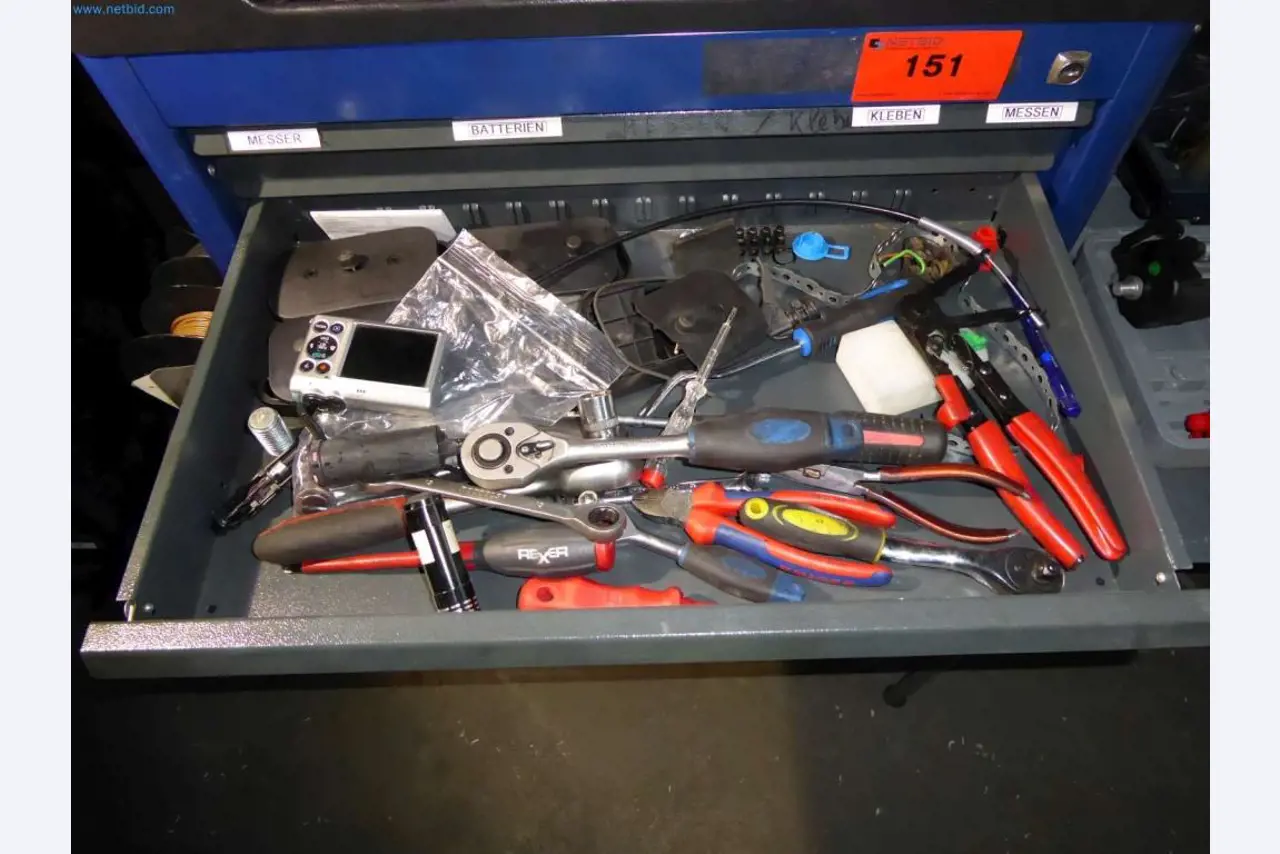 Liquidación de almacén de una empresa de servicios, vehículos, equipos de almacén-3