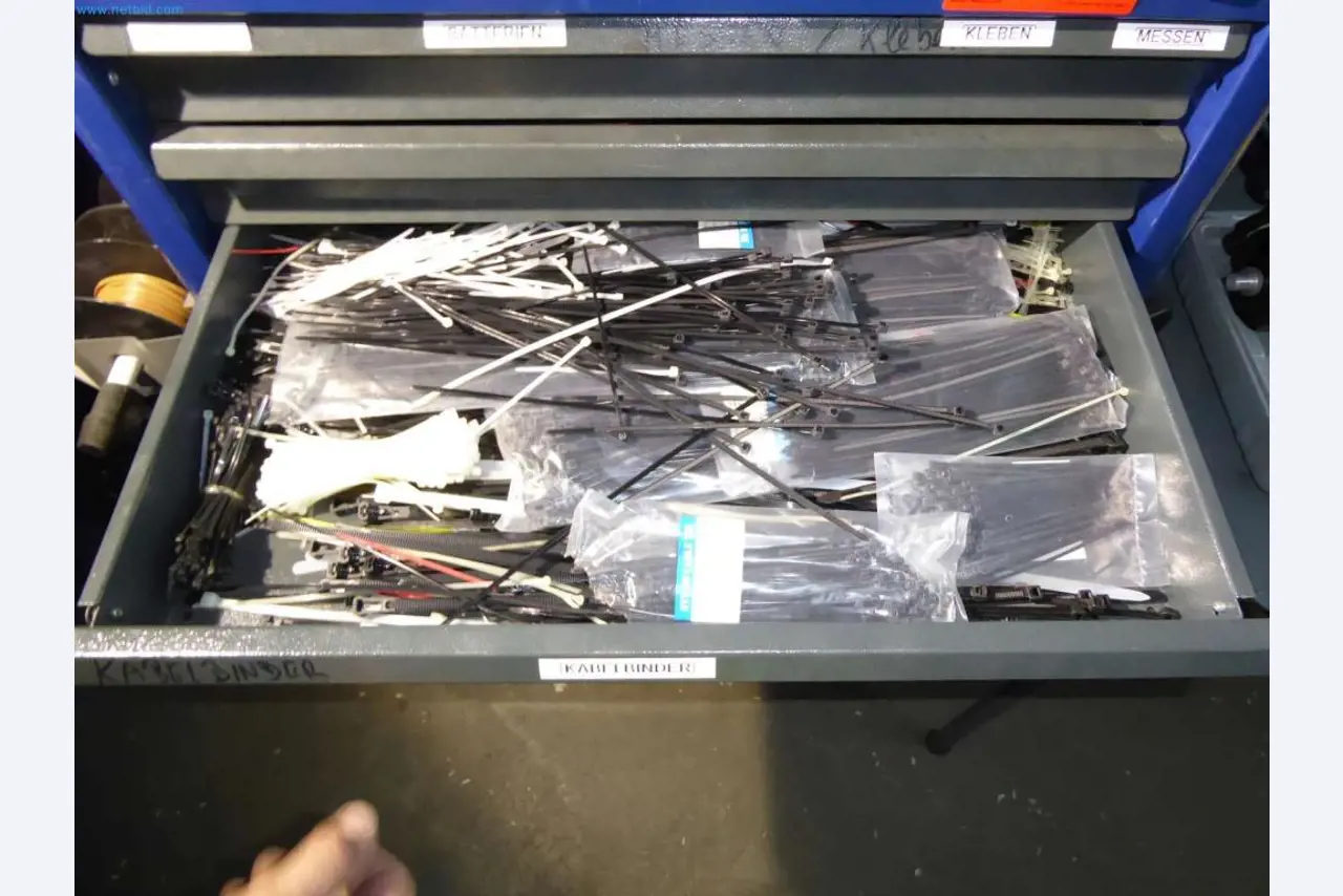 Liquidación de almacén de una empresa de servicios, vehículos, equipos de almacén-4