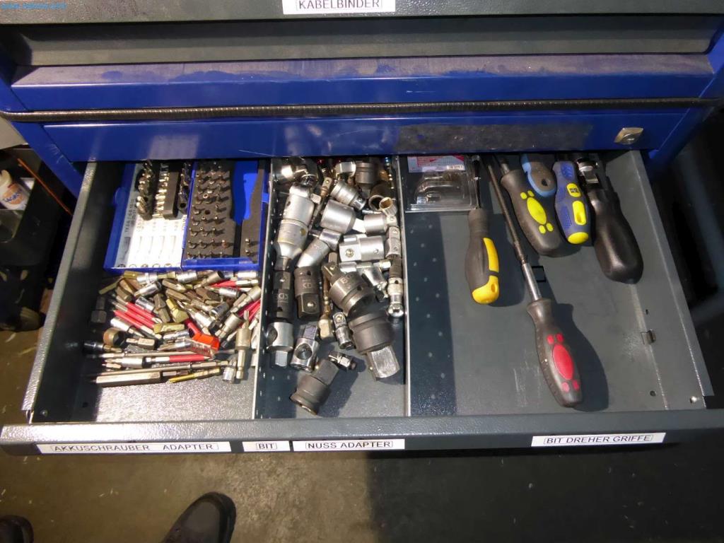 Likwidacja magazynu firmy usługowej, pojazdy, wyposażenie magazynu-5