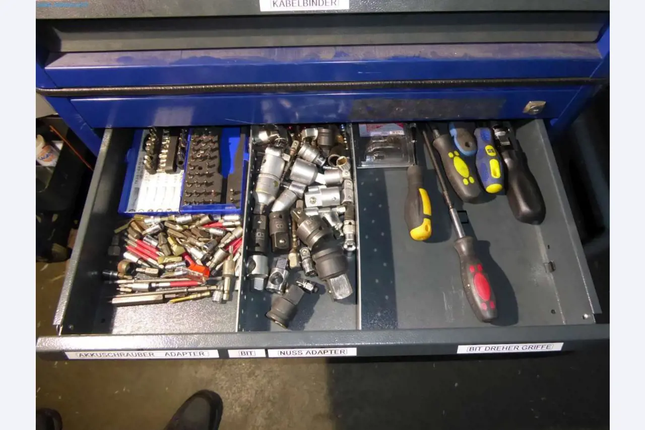 Liquidación de almacén de una empresa de servicios, vehículos, equipos de almacén-5