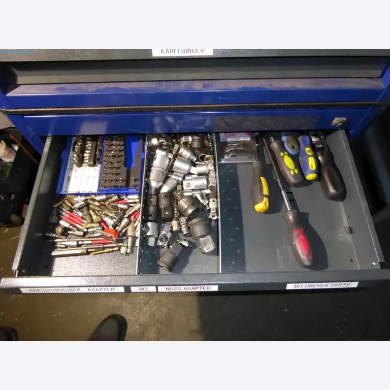 Liquidación de almacén de una empresa de servicios, vehículos, equipos de almacén-5