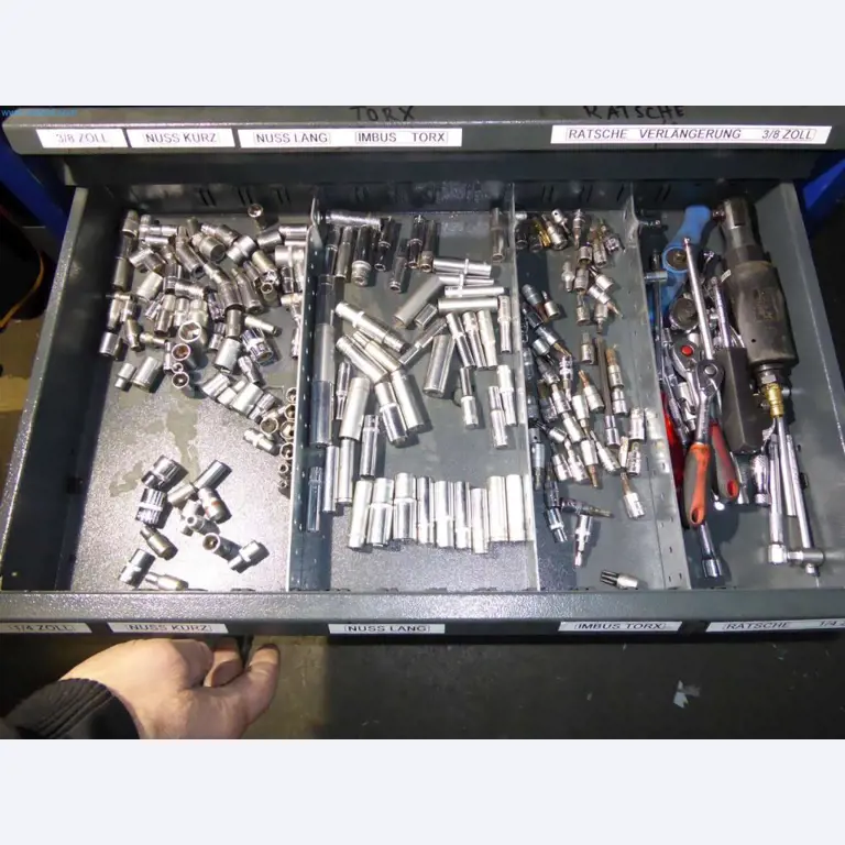 Liquidación de almacén de una empresa de servicios, vehículos, equipos de almacén-7