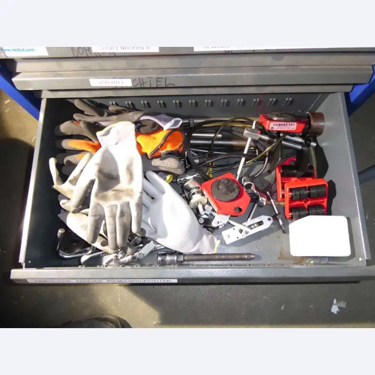 Liquidación de almacén de una empresa de servicios, vehículos, equipos de almacén-9