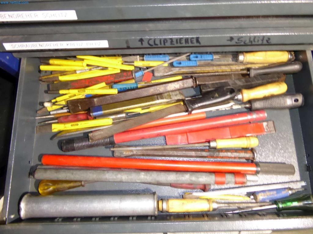 Lagerauflösung eines Dienstleistungsbetriebes, Fahrzeuge, Lagereinrichtung-11