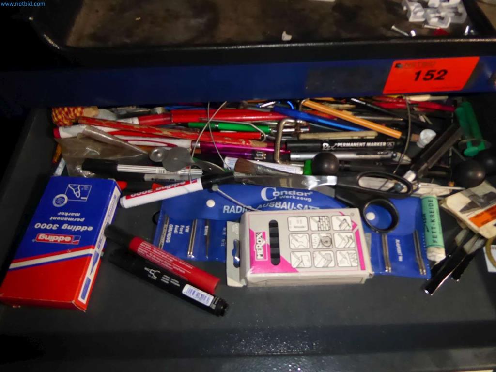 Lagerauflösung eines Dienstleistungsbetriebes, Fahrzeuge, Lagereinrichtung-2