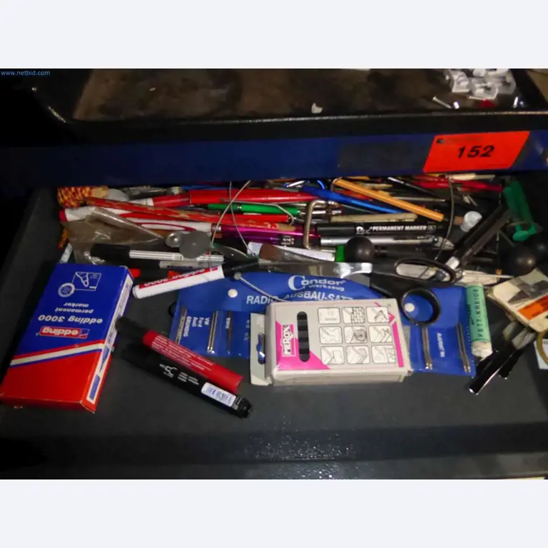 Magazijnliquidatie van een dienstverlenend bedrijf, voertuigen, magazijnuitrusting-2