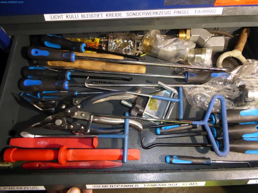 Lagerauflösung eines Dienstleistungsbetriebes, Fahrzeuge, Lagereinrichtung-4