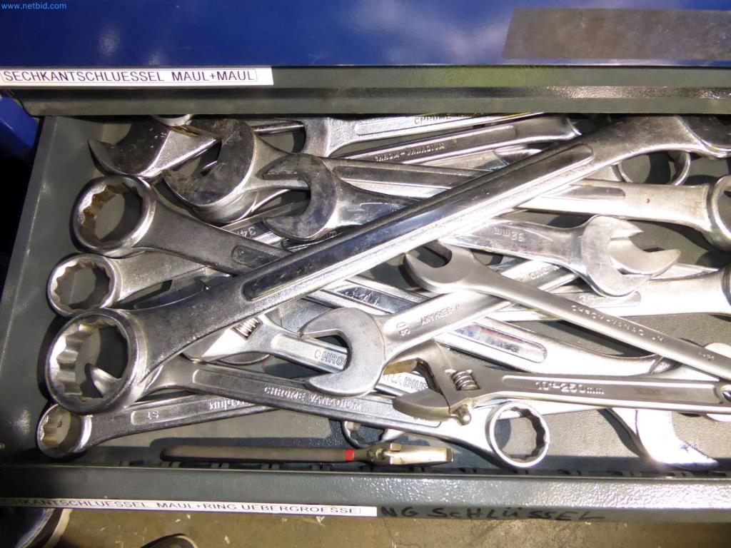 Lagerauflösung eines Dienstleistungsbetriebes, Fahrzeuge, Lagereinrichtung-7