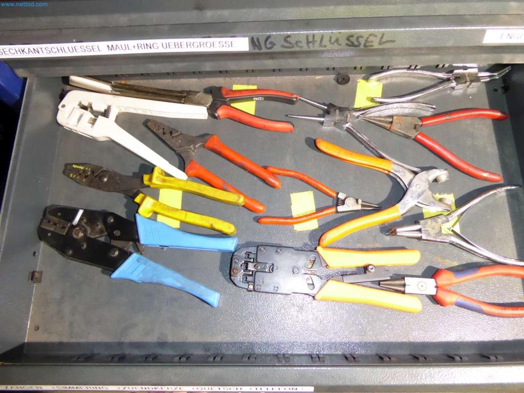 Lagerauflösung eines Dienstleistungsbetriebes, Fahrzeuge, Lagereinrichtung-8