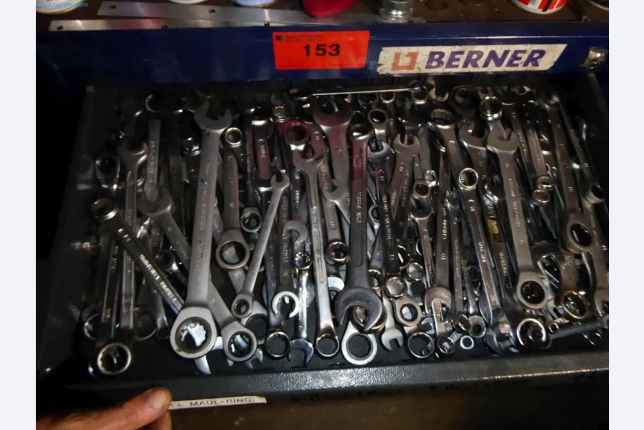 Magazijnliquidatie van een dienstverlenend bedrijf, voertuigen, magazijnuitrusting-2